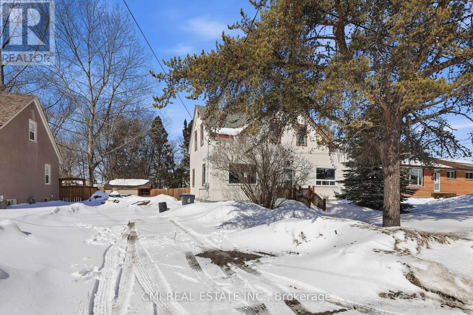 68 Pine Street, Thunder Bay, Ontario  P7A 5X3 - Photo 3 - X12978718
