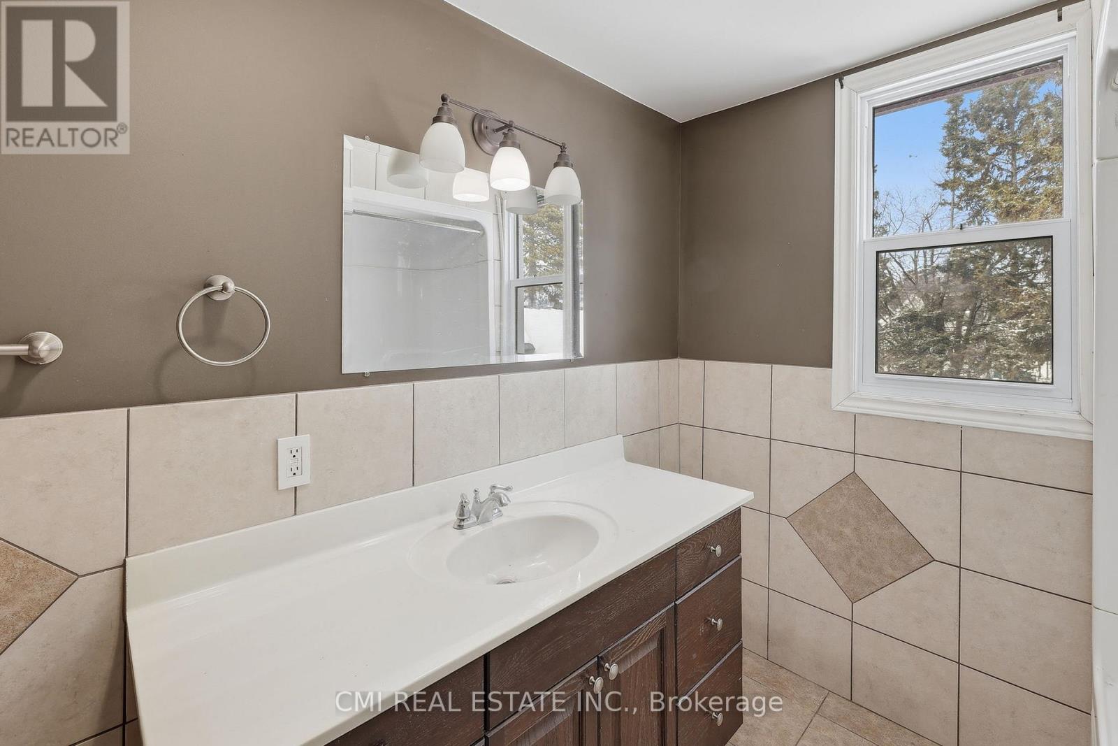 68 Pine Street, Thunder Bay, Ontario  P7A 5X3 - Photo 34 - X12978718