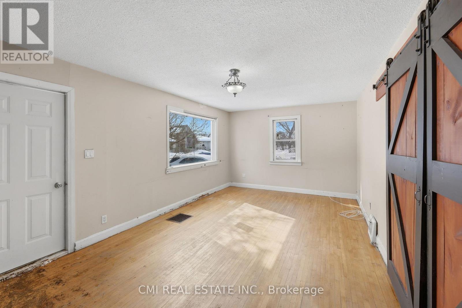 68 Pine Street, Thunder Bay, Ontario  P7A 5X3 - Photo 5 - X12978718