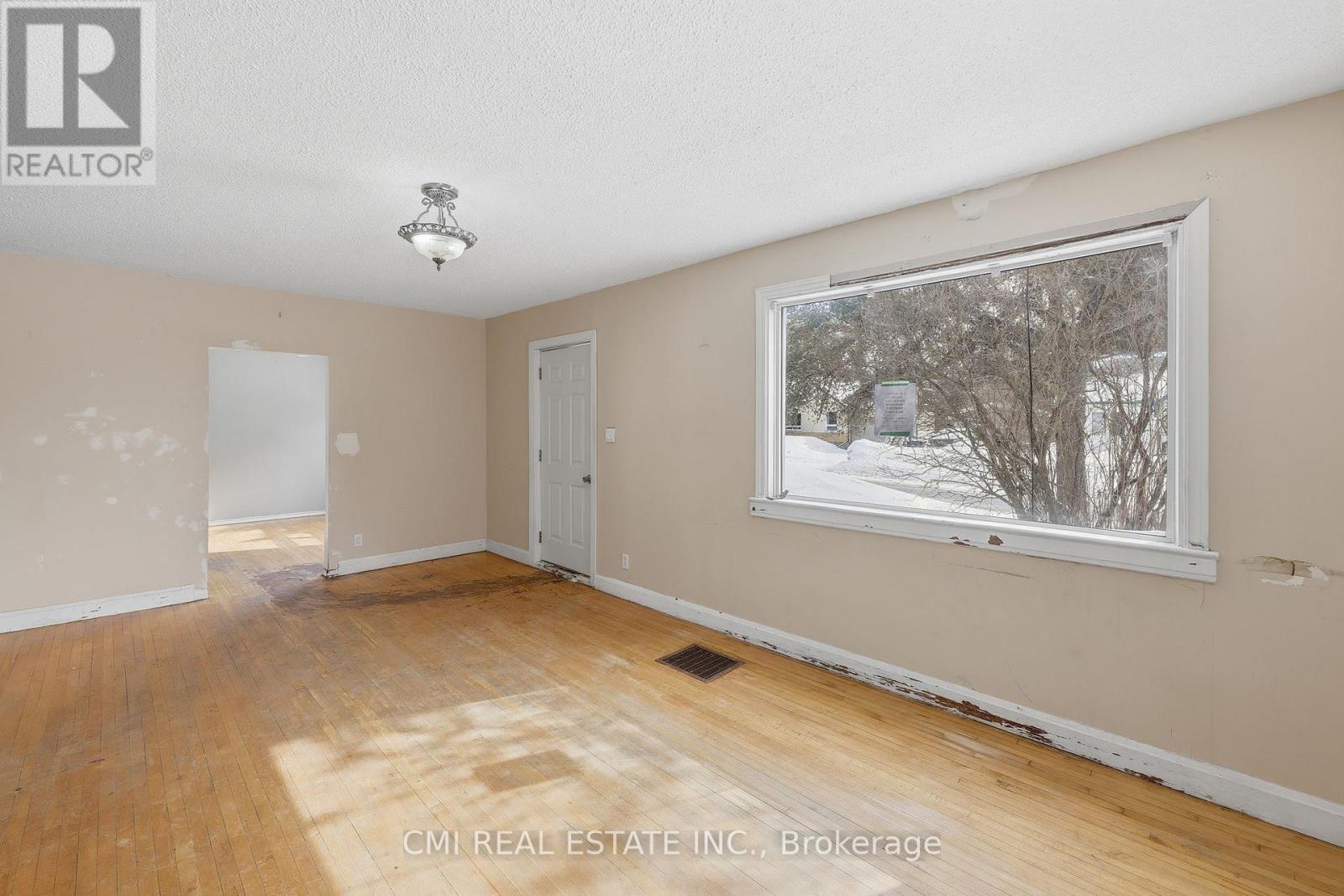 68 Pine Street, Thunder Bay, Ontario  P7A 5X3 - Photo 6 - X12978718