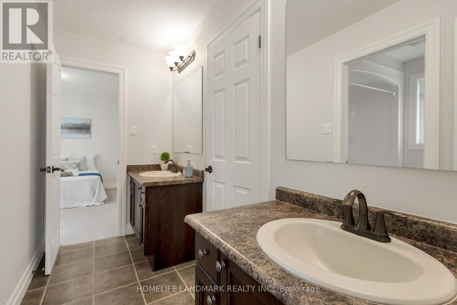 341 Zeller Drive, Kitchener, Ontario  N2A 0B2 - Photo 35 - X12978732