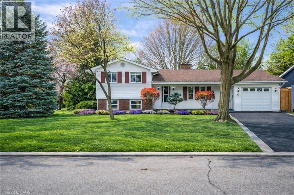 15 HARVEST Lane, Brantford, Ontario