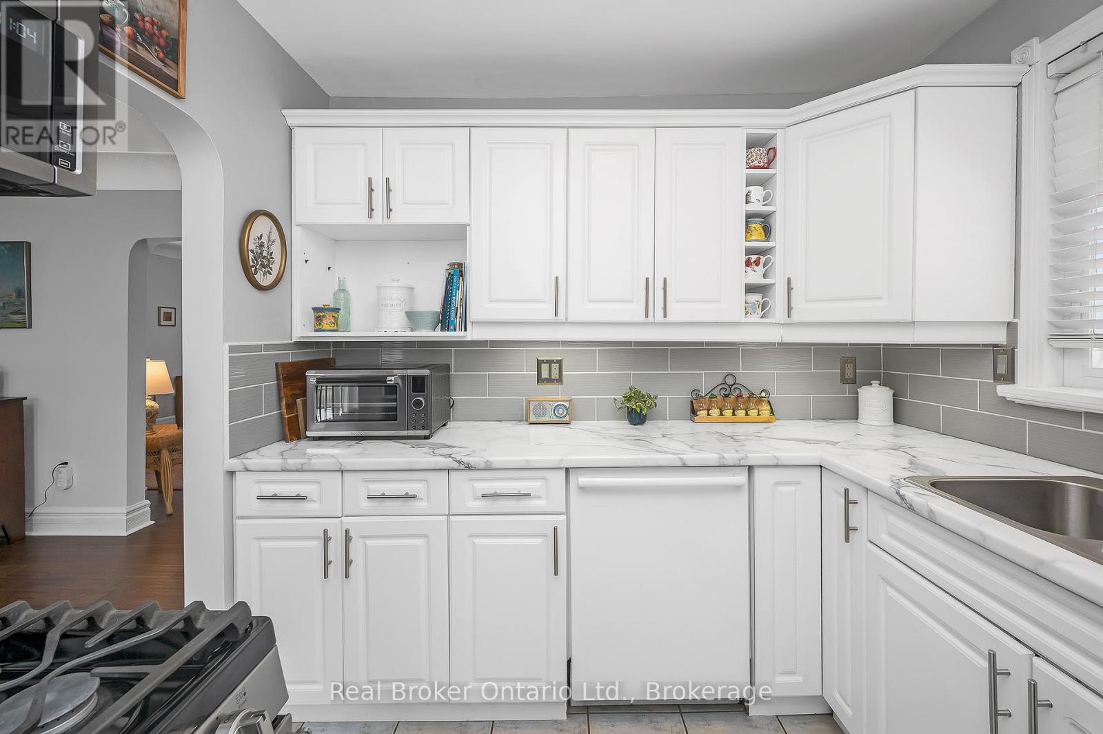 15 Maple Avenue, Hamilton, Ontario  L8G 2P1 - Photo 12 - X12978910