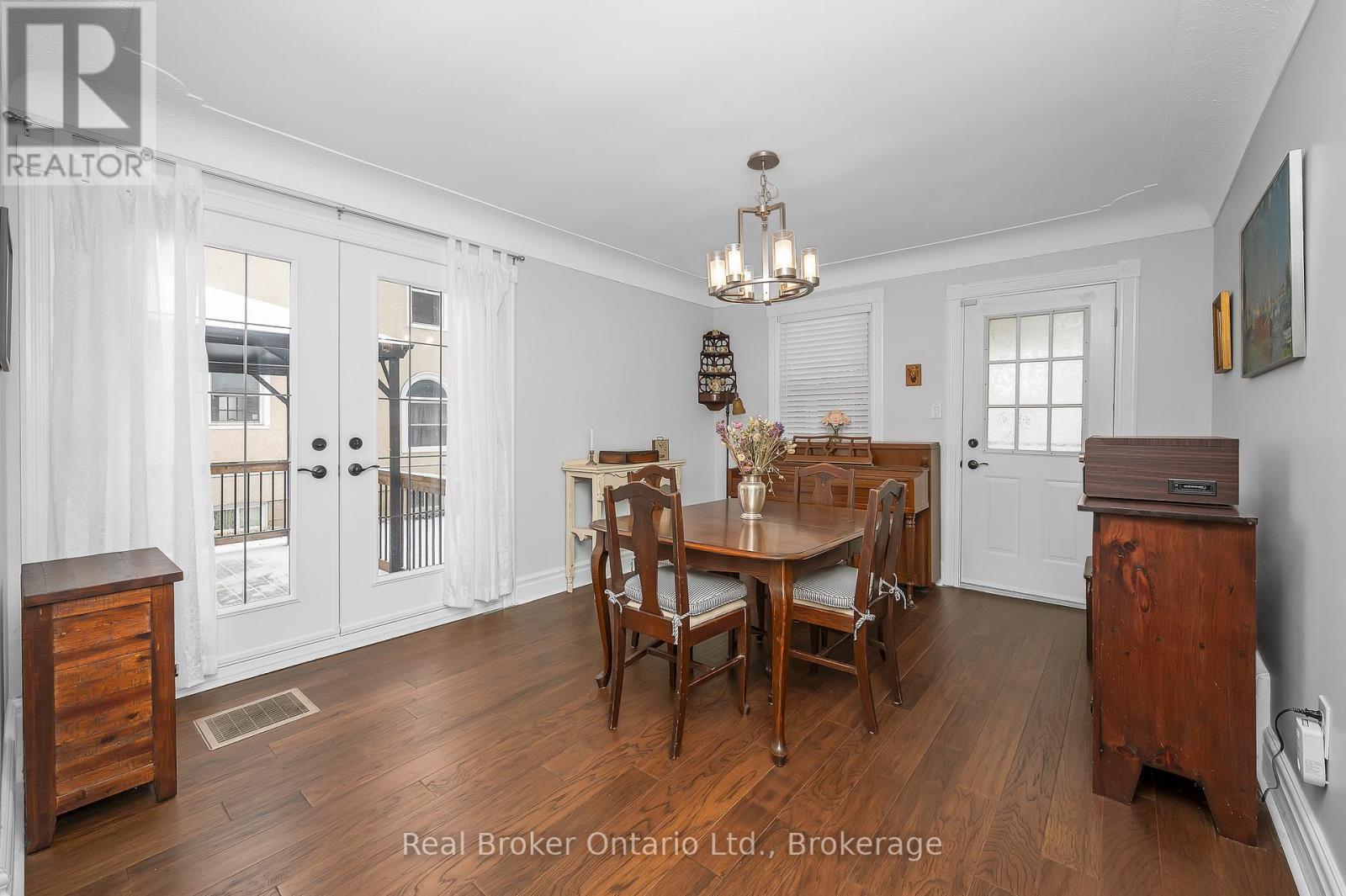 15 Maple Avenue, Hamilton, Ontario  L8G 2P1 - Photo 9 - X12978910