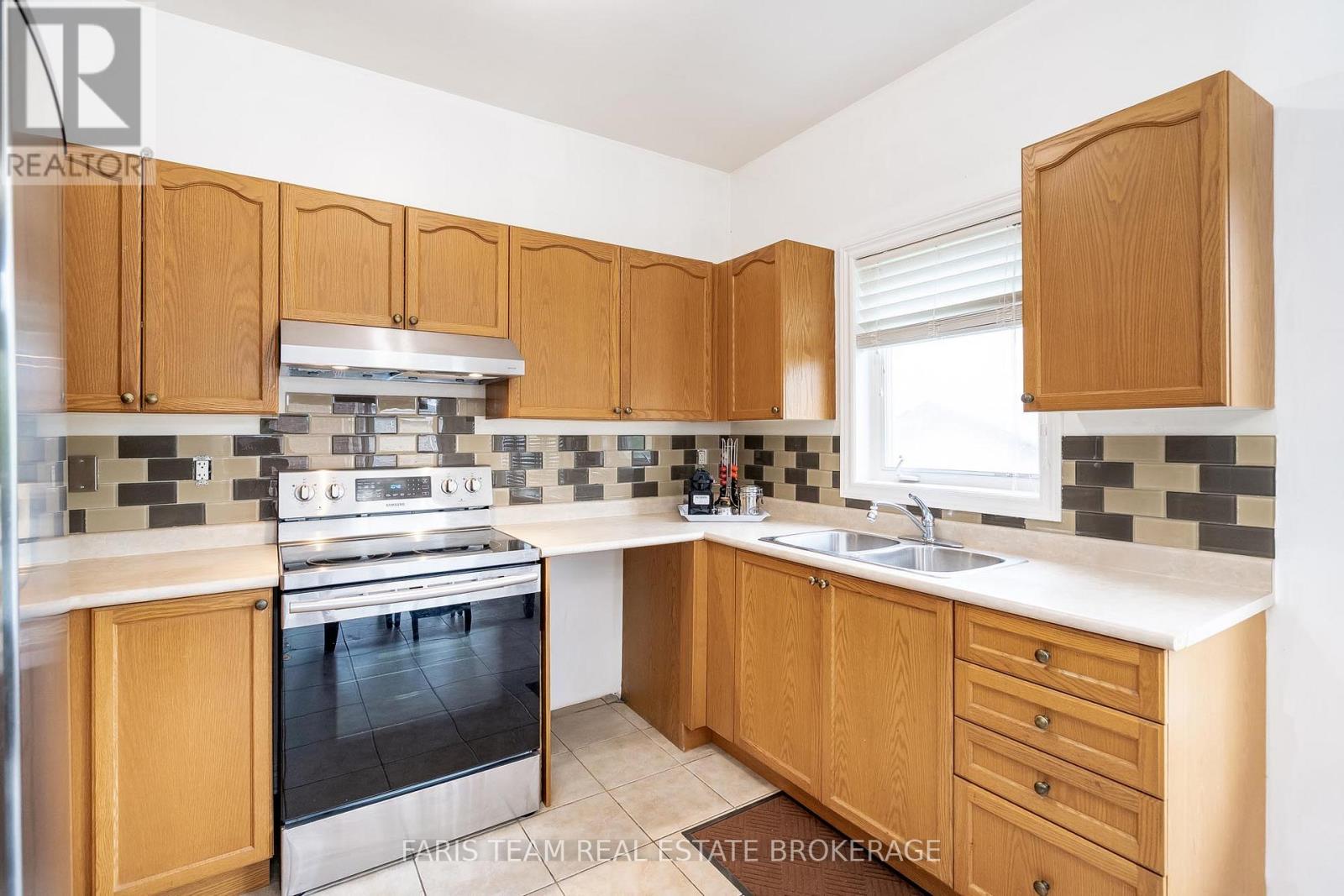 1244 Mary-Lou Street, Innisfil, Ontario  L9S 0E5 - Photo 5 - N12792534