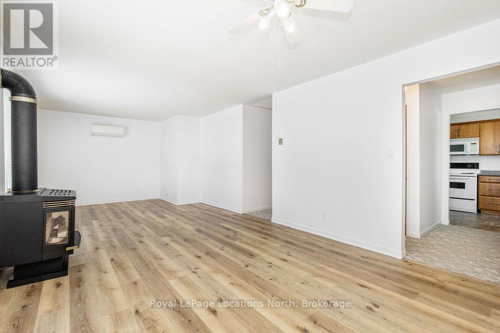 4 Shaw Street, Springwater, Ontario  L0L 1P0 - Photo 21 - S12978816