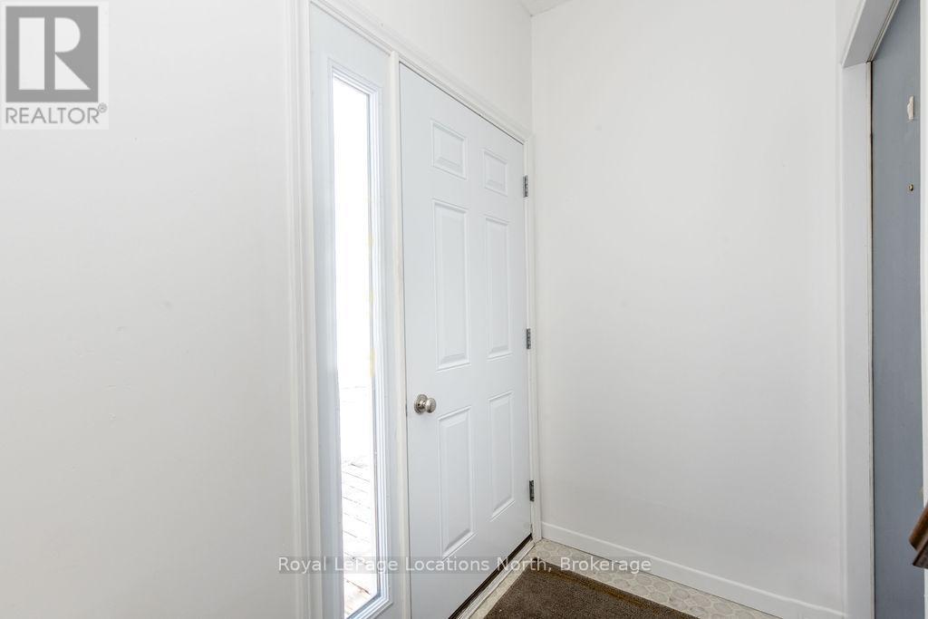 4 Shaw Street, Springwater, Ontario  L0L 1P0 - Photo 4 - S12978816