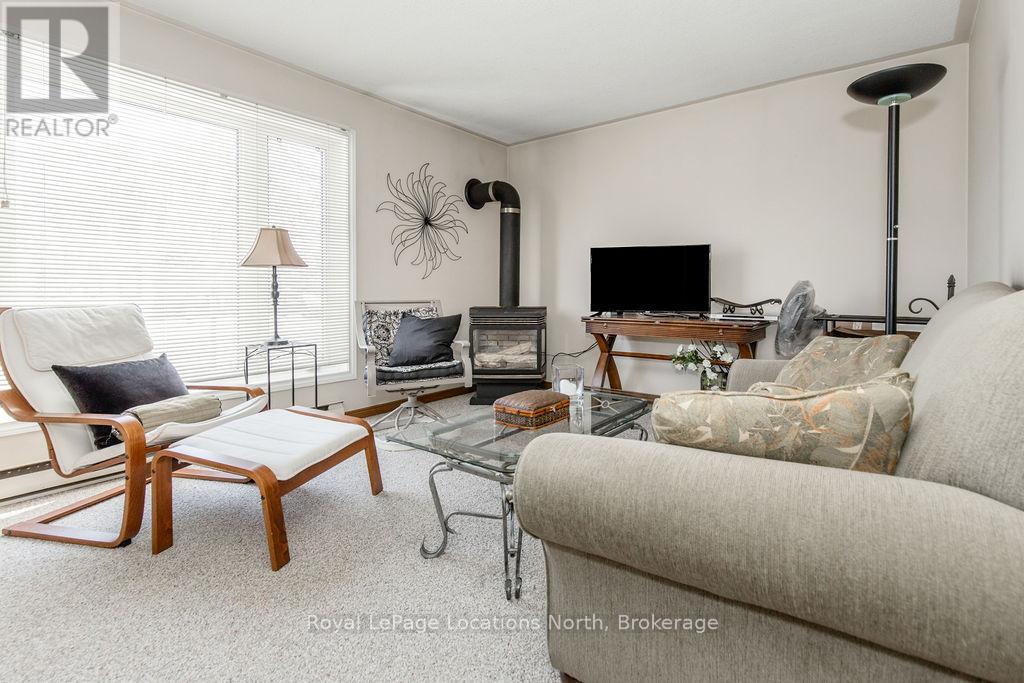 4 Shaw Street, Springwater, Ontario  L0L 1P0 - Photo 9 - S12978816