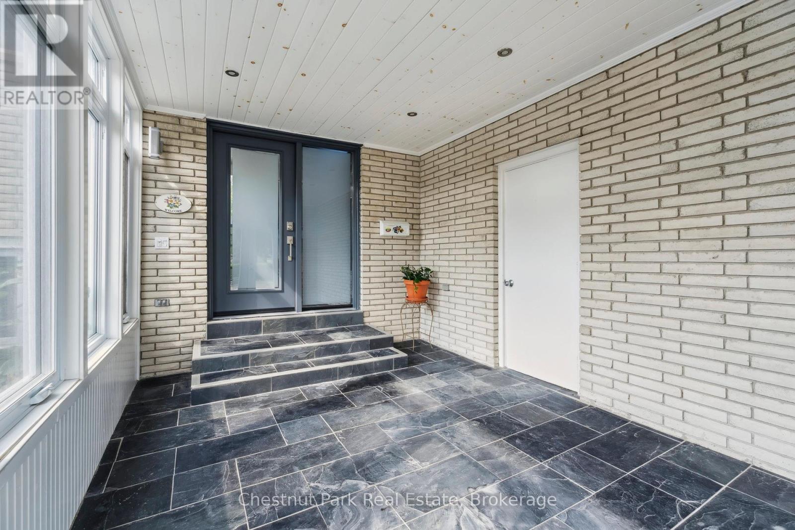 16 Davies Crescent, Barrie (Grove East), Ontario  L4M 2M3 - Photo 7 - S12978916