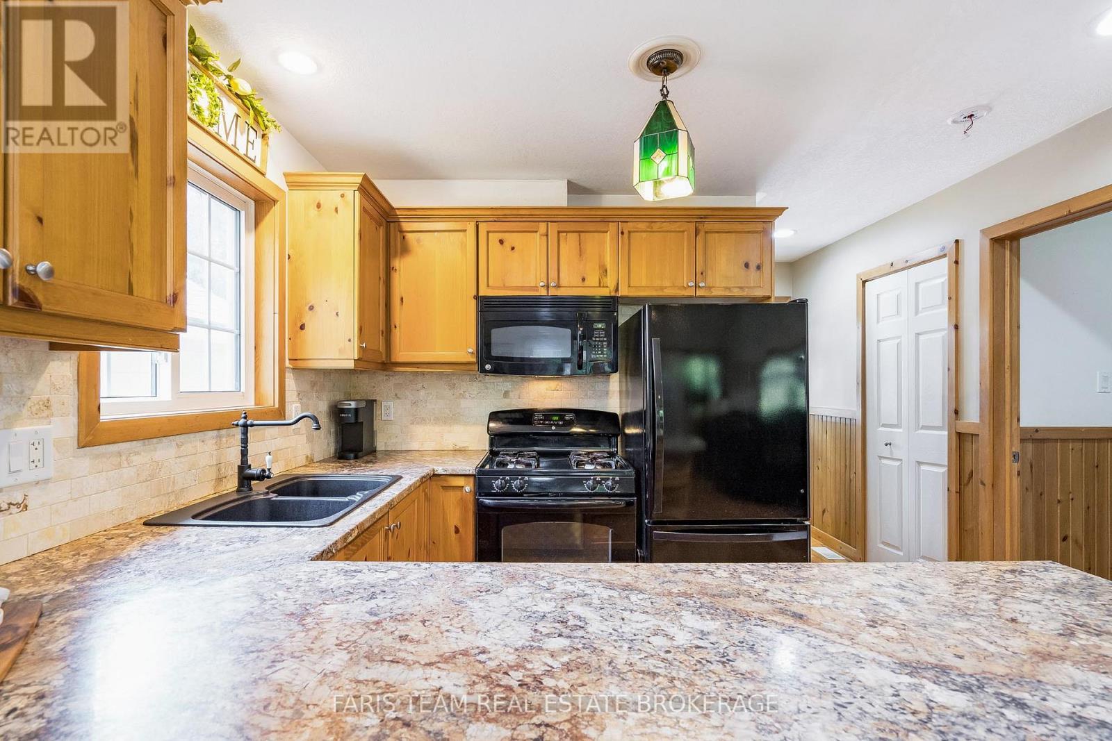 65 Madawaska Trail, Wasaga Beach, Ontario  L9Z 1X7 - Photo 7 - S12824184