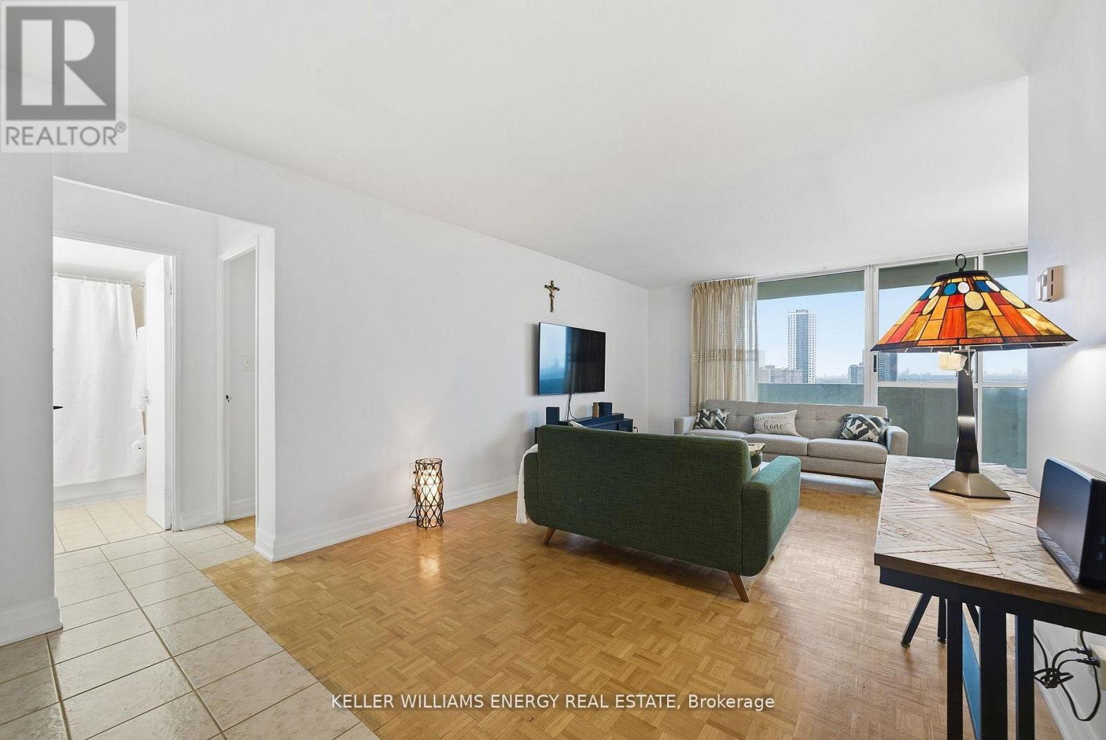 1514 - 1 Massey Square, Toronto, Ontario  M4C 5L4 - Photo 7 - E12978820