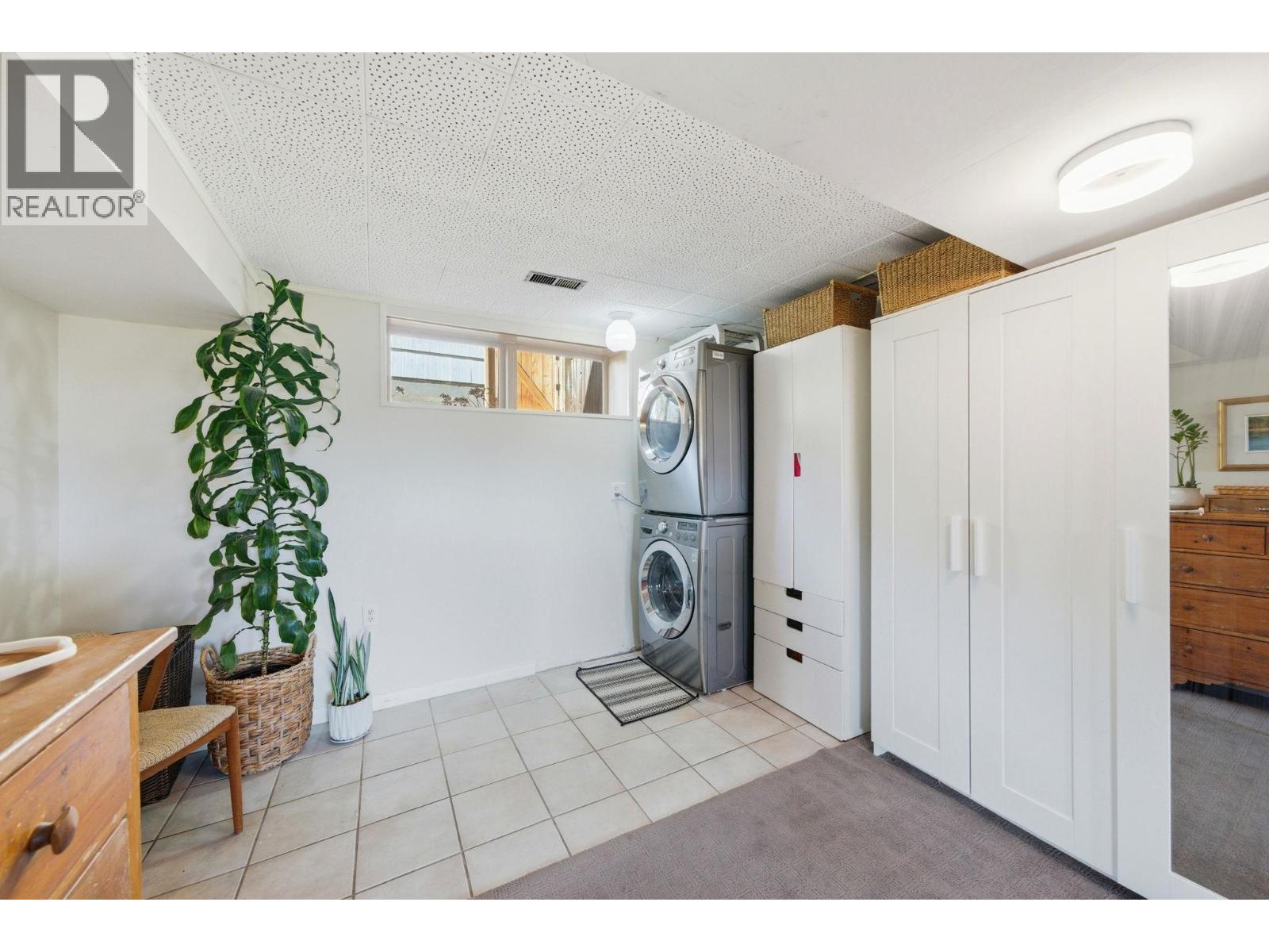 487 Roslyn Boulevard, North Vancouver, British Columbia V7G 1P1 - Photo 25 - R3109355