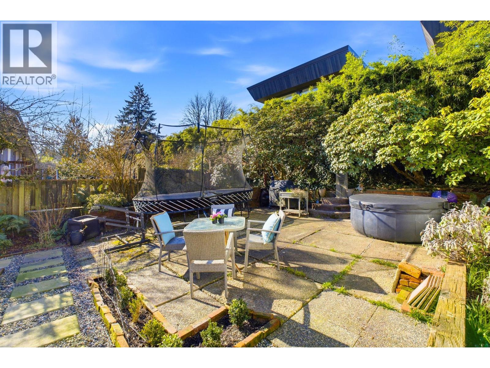 487 Roslyn Boulevard, North Vancouver, British Columbia V7G 1P1 - Photo 27 - R3109355