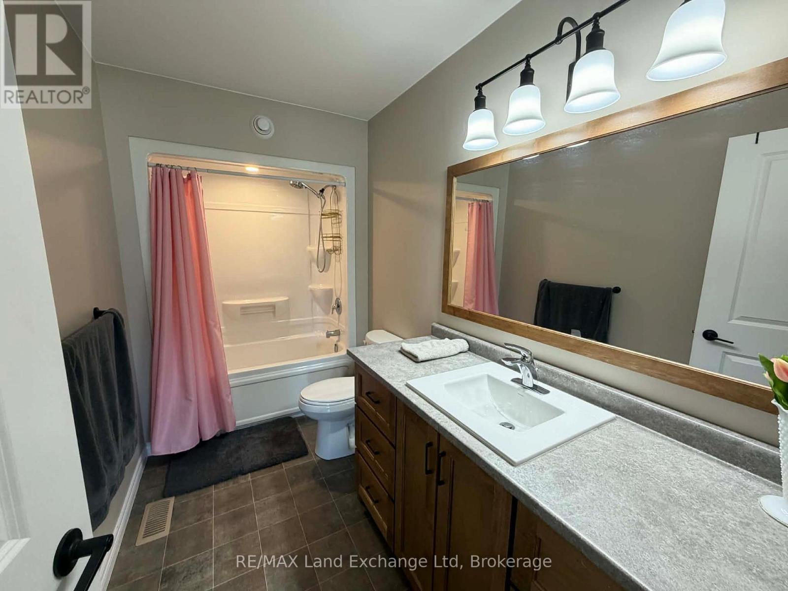 42 John Street, Morris Turnberry, Ontario  N0G 1E0 - Photo 10 - X12978856