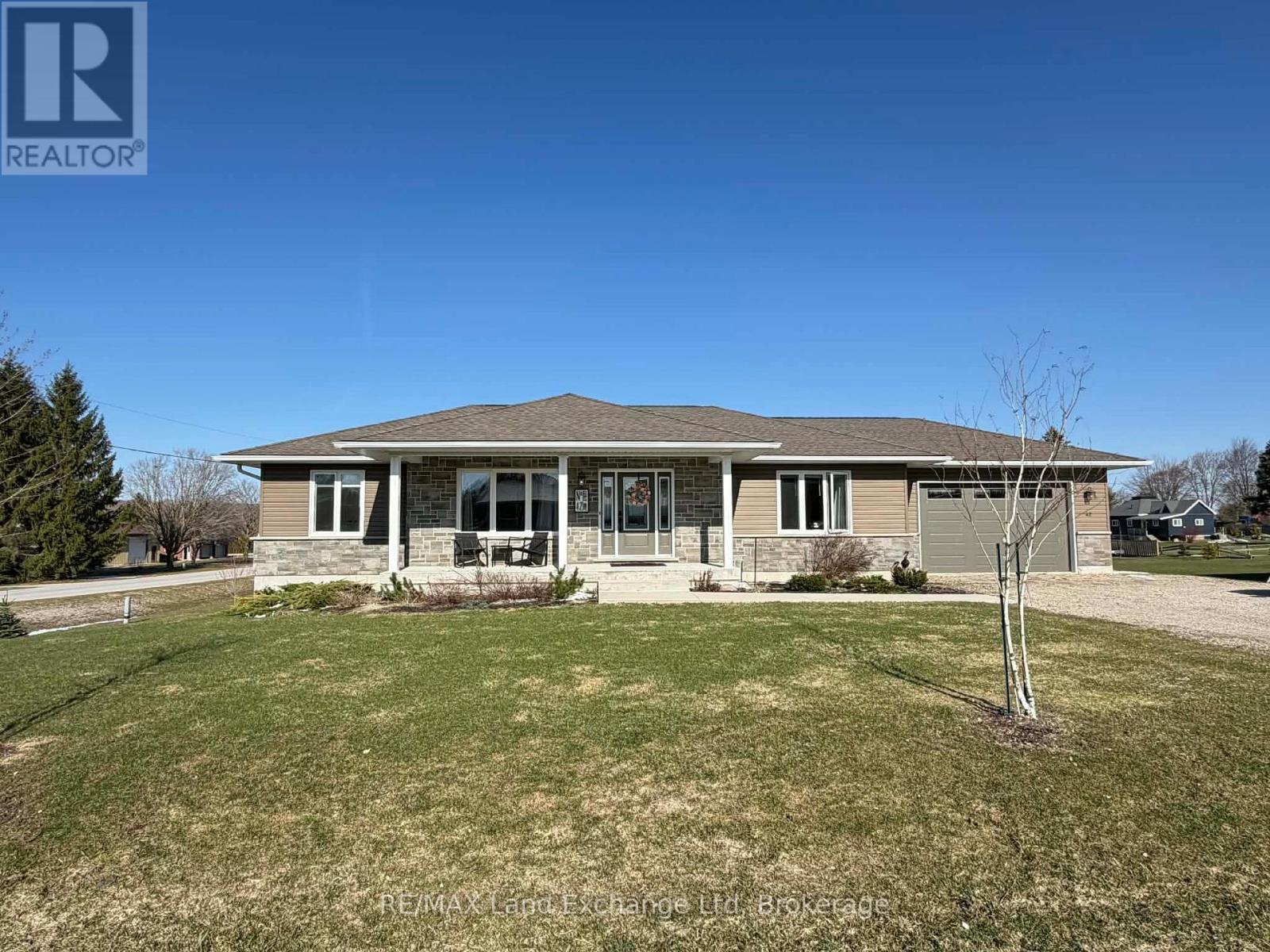 42 John Street, Morris Turnberry, Ontario  N0G 1E0 - Photo 2 - X12978856