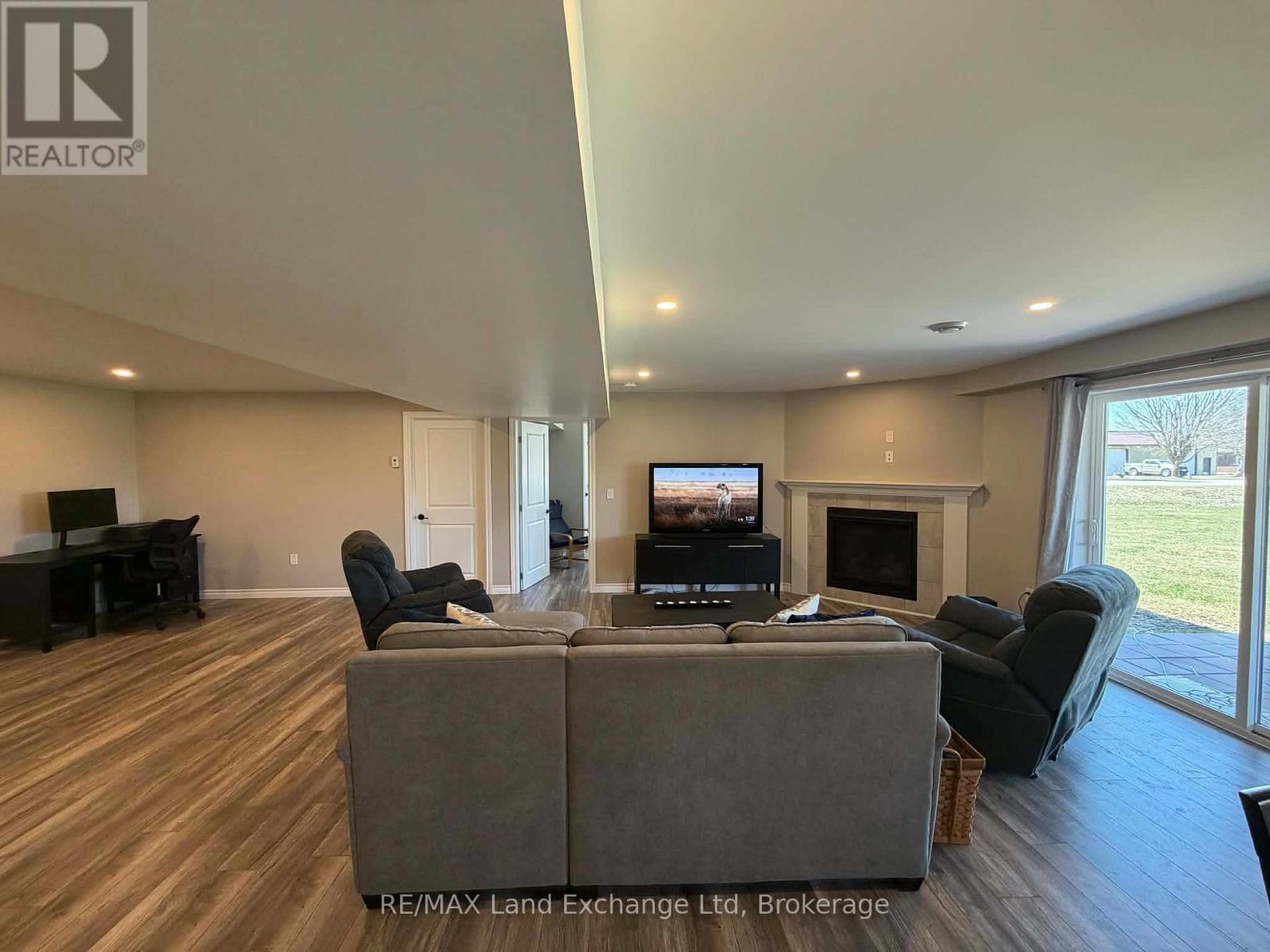 42 John Street, Morris Turnberry, Ontario  N0G 1E0 - Photo 25 - X12978856