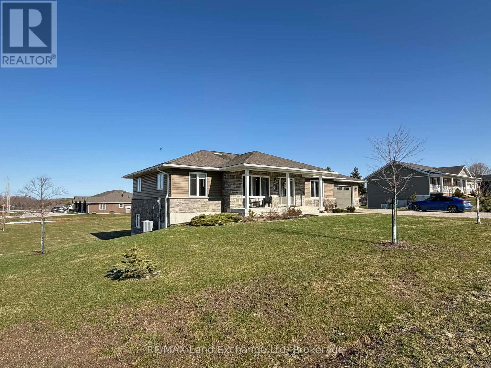 42 John Street, Morris Turnberry, Ontario  N0G 1E0 - Photo 3 - X12978856