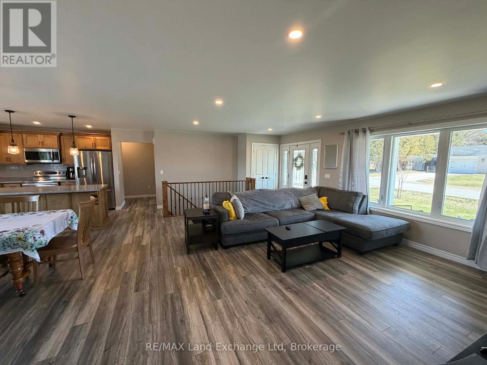 42 John Street, Morris Turnberry, Ontario  N0G 1E0 - Photo 4 - X12978856