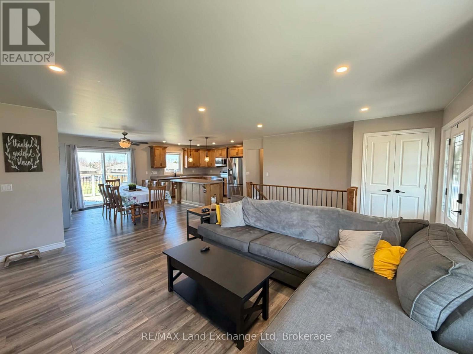 42 John Street, Morris Turnberry, Ontario  N0G 1E0 - Photo 5 - X12978856