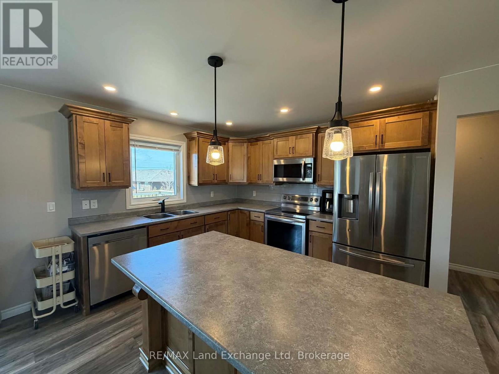 42 John Street, Morris Turnberry, Ontario  N0G 1E0 - Photo 7 - X12978856