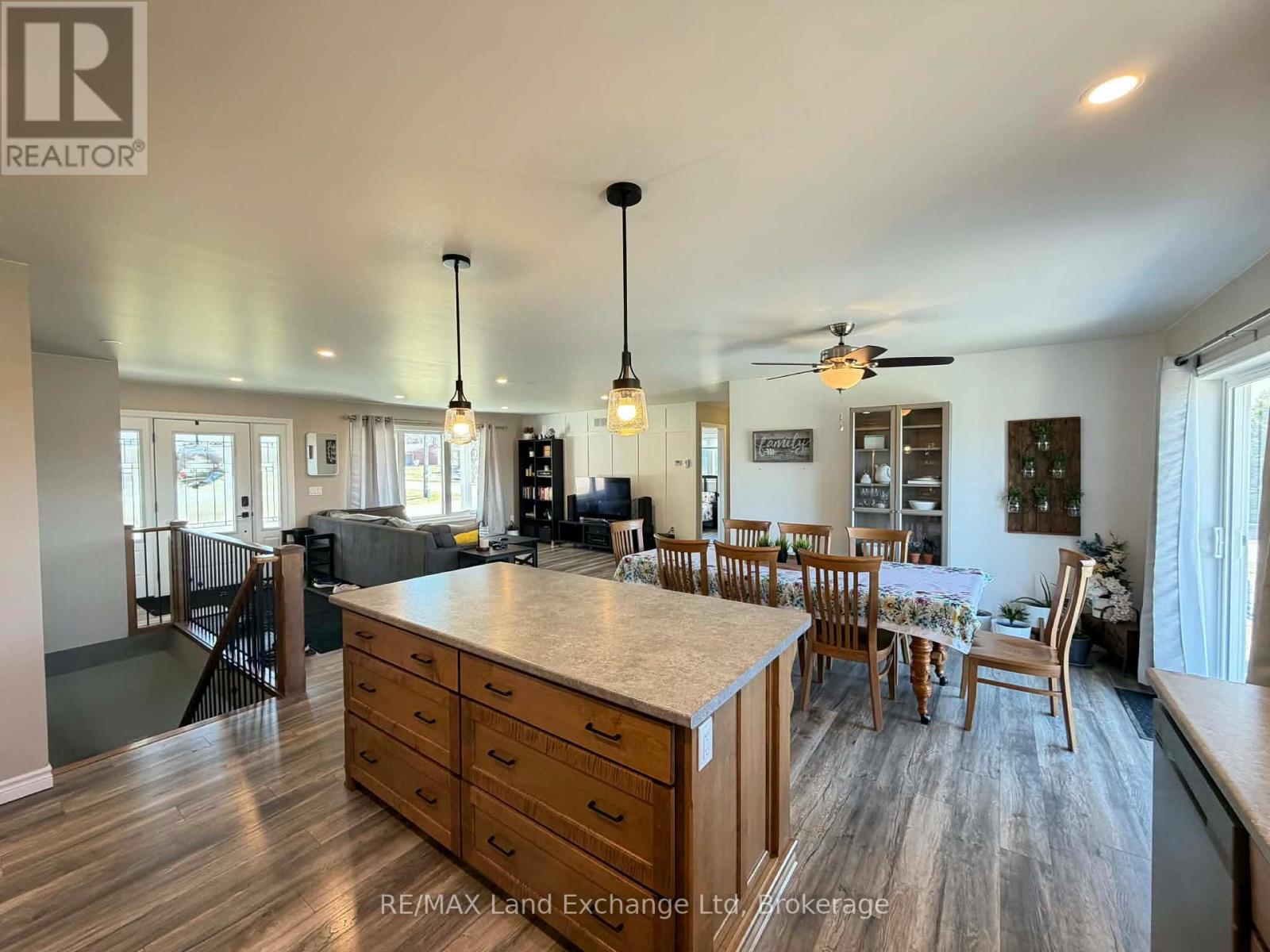 42 John Street, Morris Turnberry, Ontario  N0G 1E0 - Photo 8 - X12978856