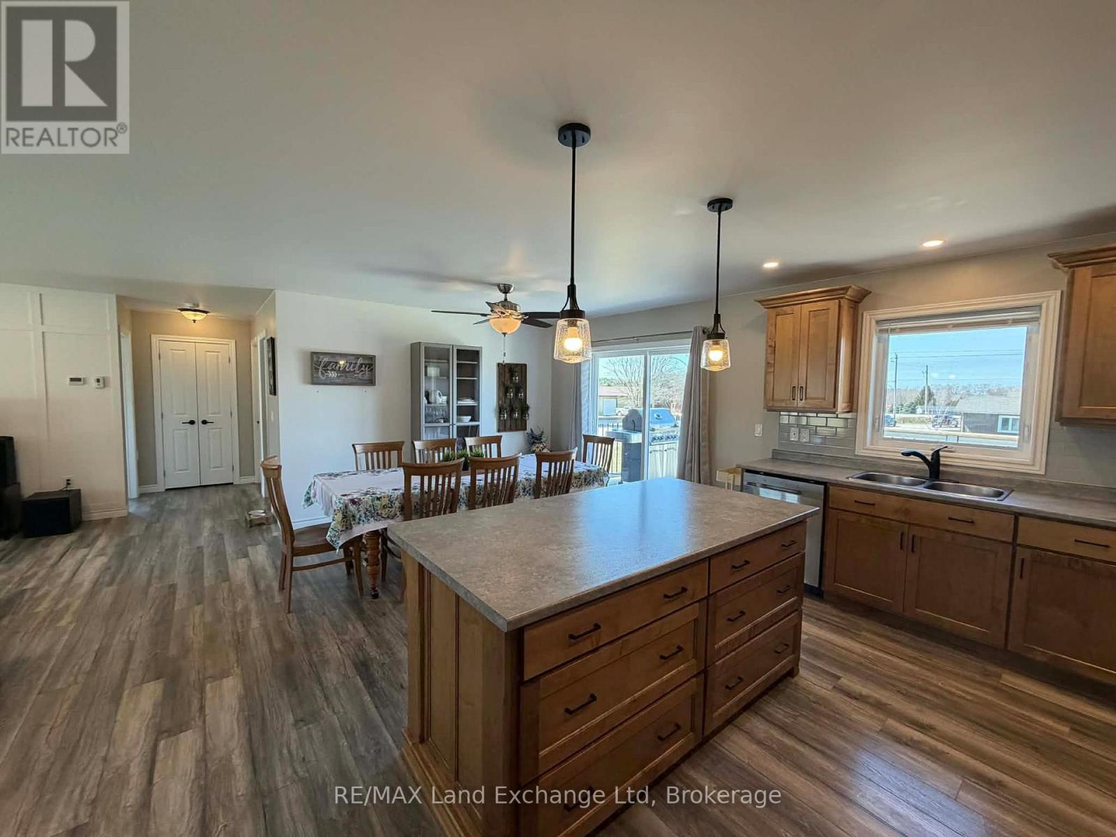 42 John Street, Morris Turnberry, Ontario  N0G 1E0 - Photo 9 - X12978856