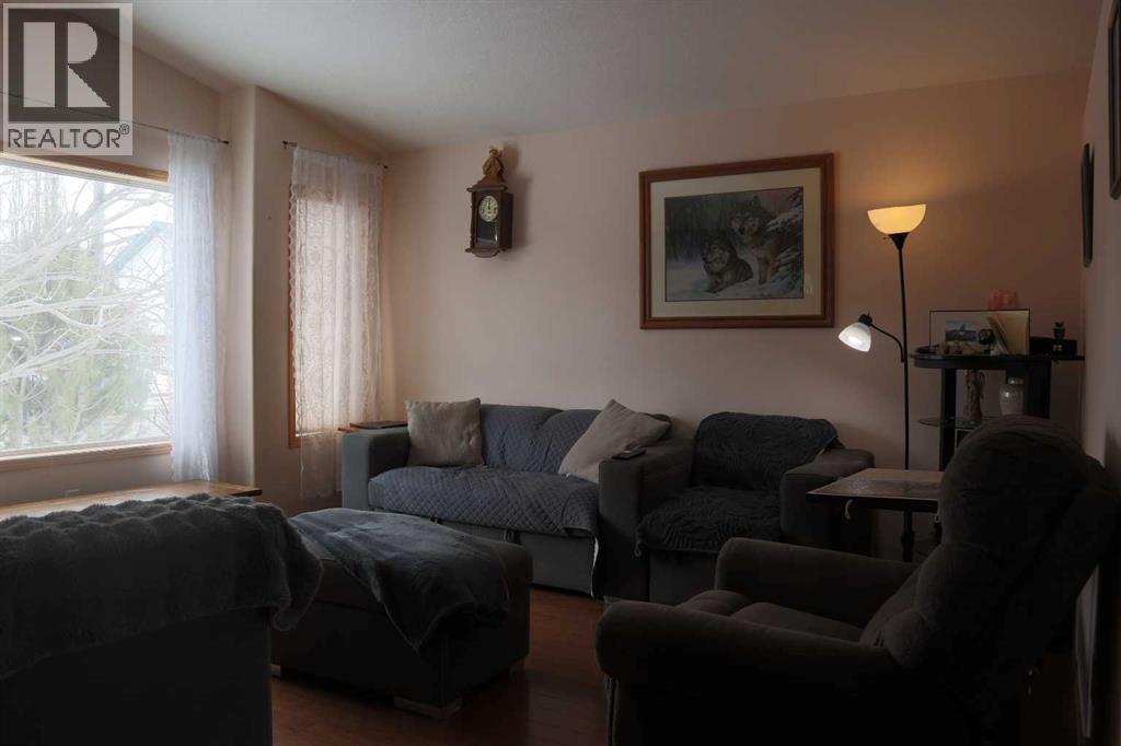 5228 41 St Crescent, Innisfail, Alberta  T4G 1W5 - Photo 3 - A2289882