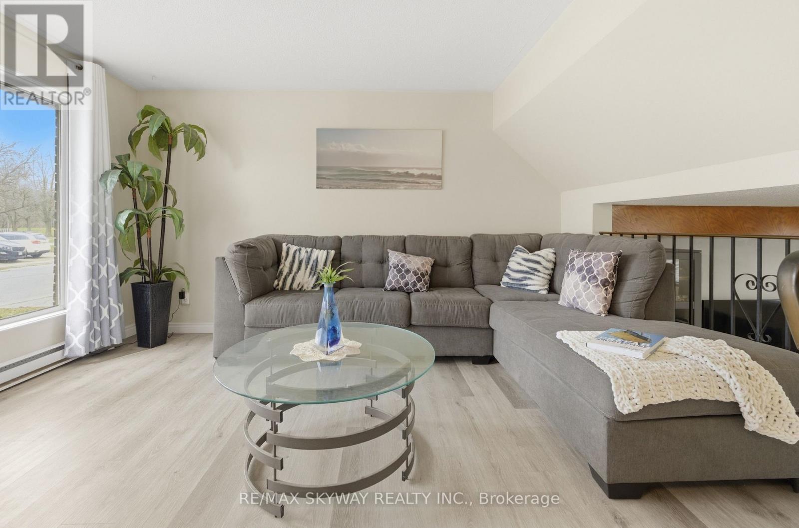 711 Hillview Road, Cambridge, Ontario  N3H 5C2 - Photo 4 - X12978328