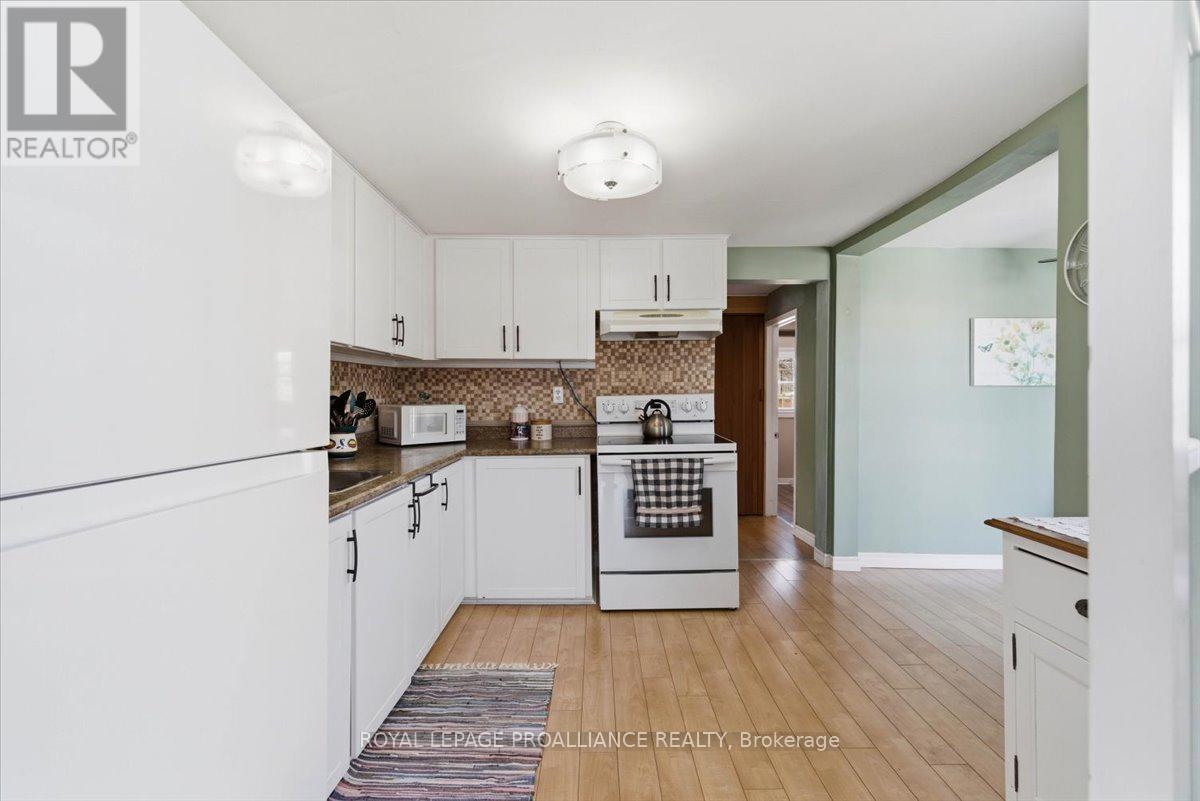 14 Ramsay Avenue, Quinte West, Ontario  K8V 2P5 - Photo 14 - X12978874