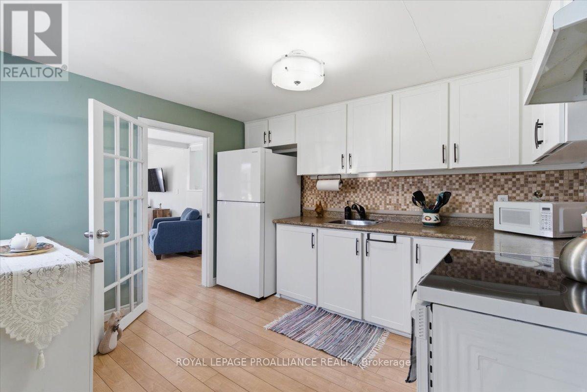 14 Ramsay Avenue, Quinte West, Ontario  K8V 2P5 - Photo 15 - X12978874