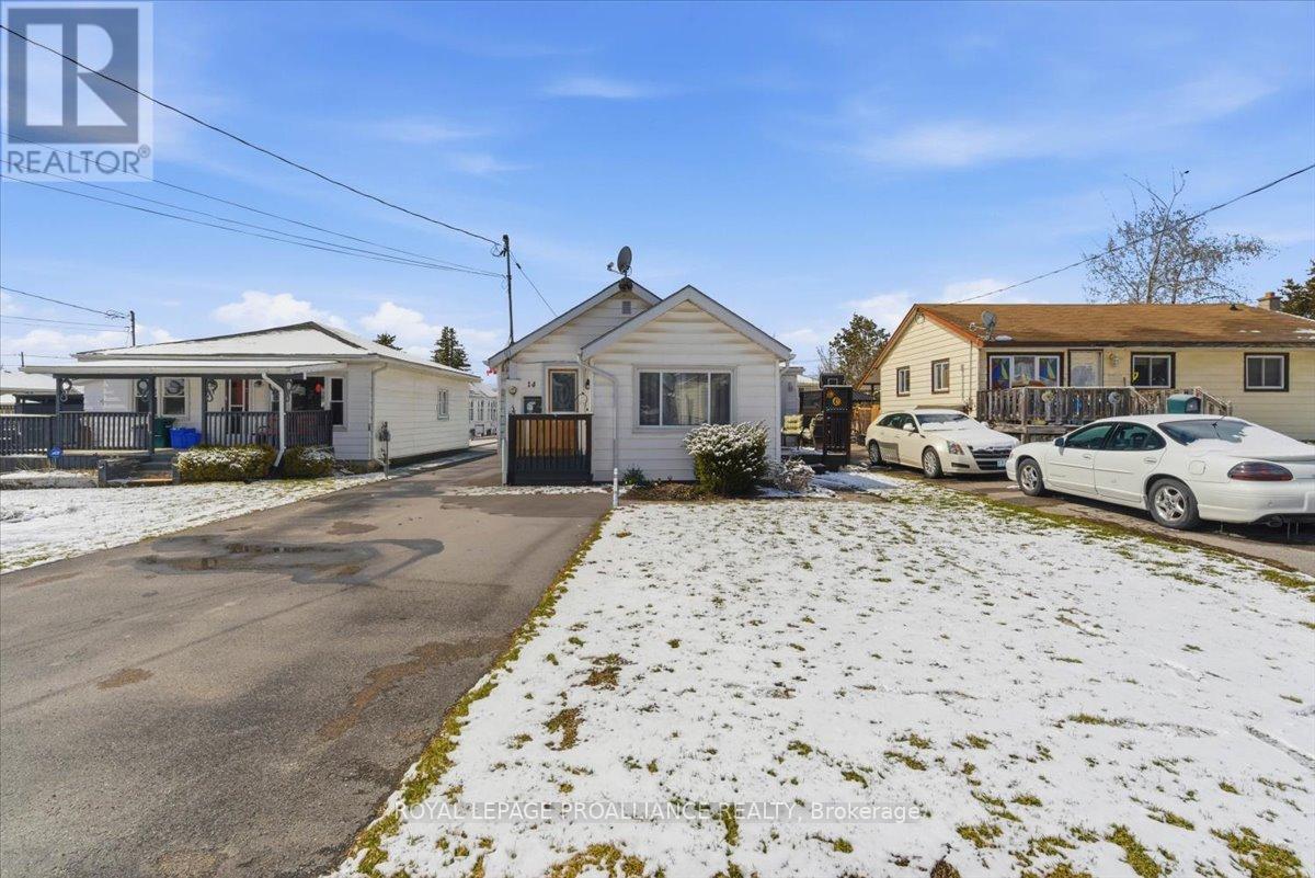 14 Ramsay Avenue, Quinte West, Ontario  K8V 2P5 - Photo 3 - X12978874