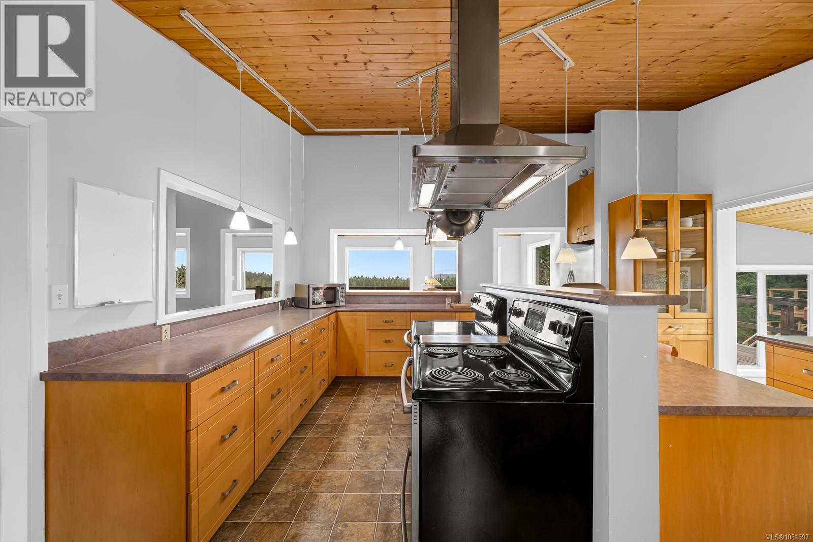 8900 Keith Wagner Way, Denman Island, British Columbia  V0R 1T0 - Photo 3 - 1031597