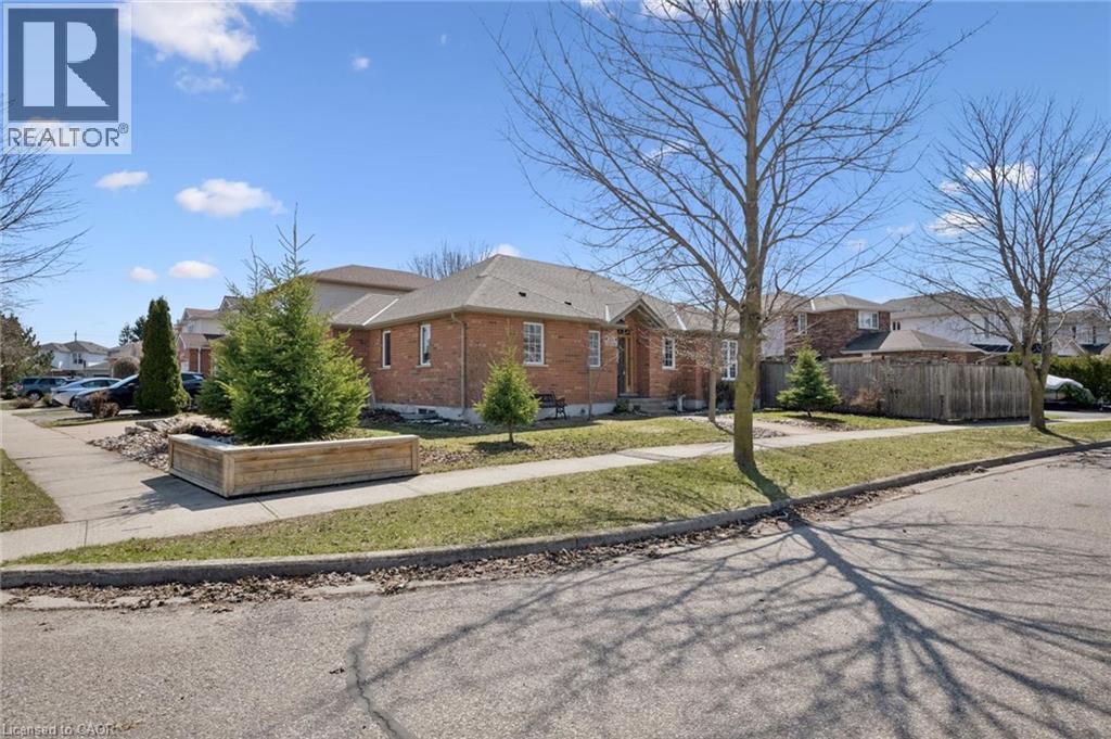 29 Inge Court, Kitchener, Ontario  N2K 3V7 - Photo 3 - 40818285