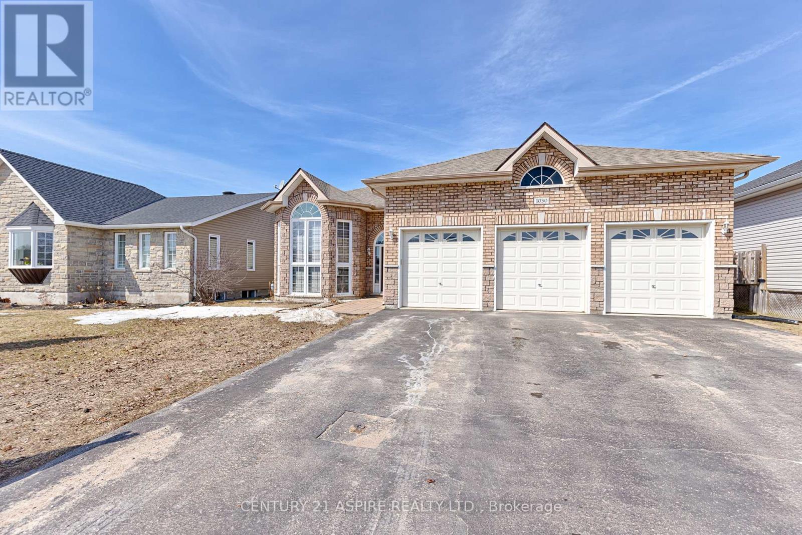 1030 Limestone Trail, Petawawa, Ontario  K8H 0A5 - Photo 1 - X12978838