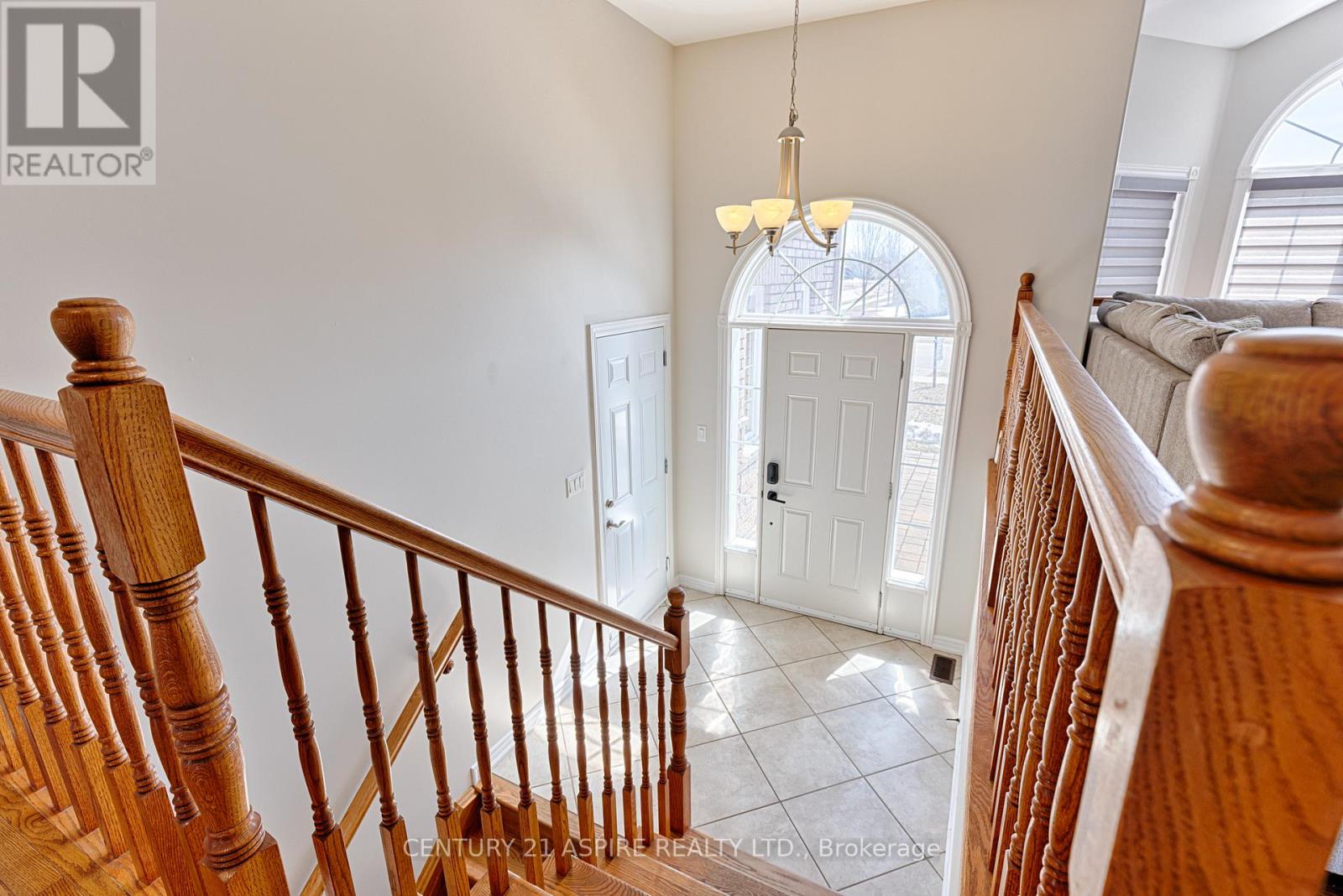 1030 Limestone Trail, Petawawa, Ontario  K8H 0A5 - Photo 2 - X12978838