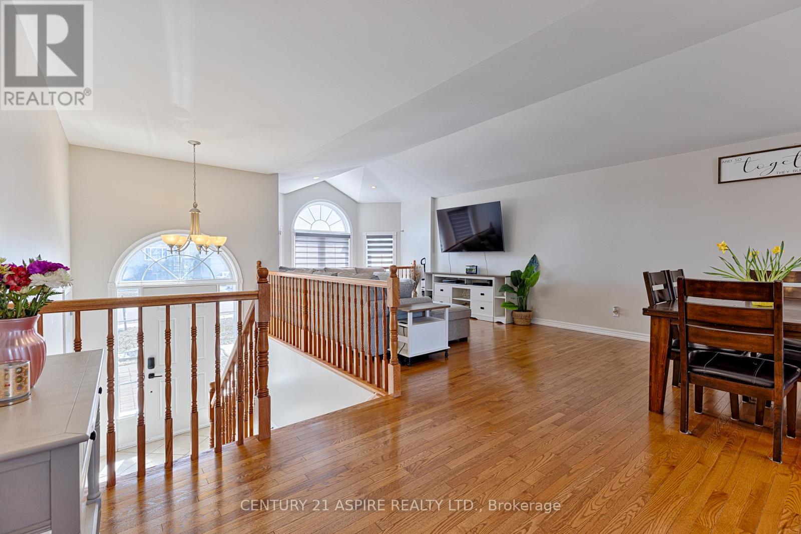 1030 Limestone Trail, Petawawa, Ontario  K8H 0A5 - Photo 3 - X12978838