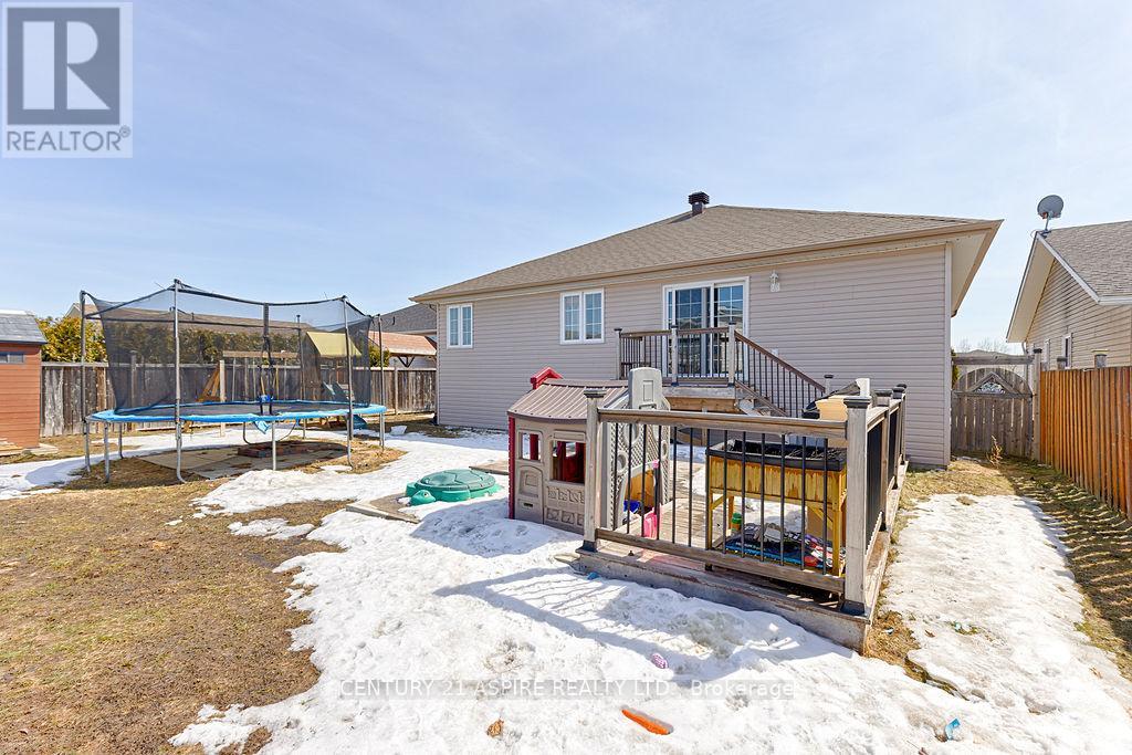 1030 Limestone Trail, Petawawa, Ontario  K8H 0A5 - Photo 33 - X12978838