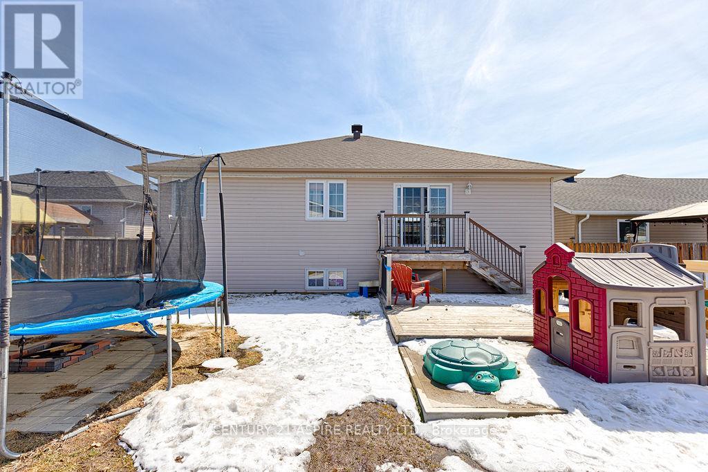 1030 Limestone Trail, Petawawa, Ontario  K8H 0A5 - Photo 34 - X12978838