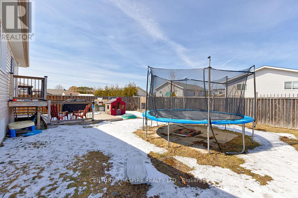 1030 Limestone Trail, Petawawa, Ontario  K8H 0A5 - Photo 37 - X12978838