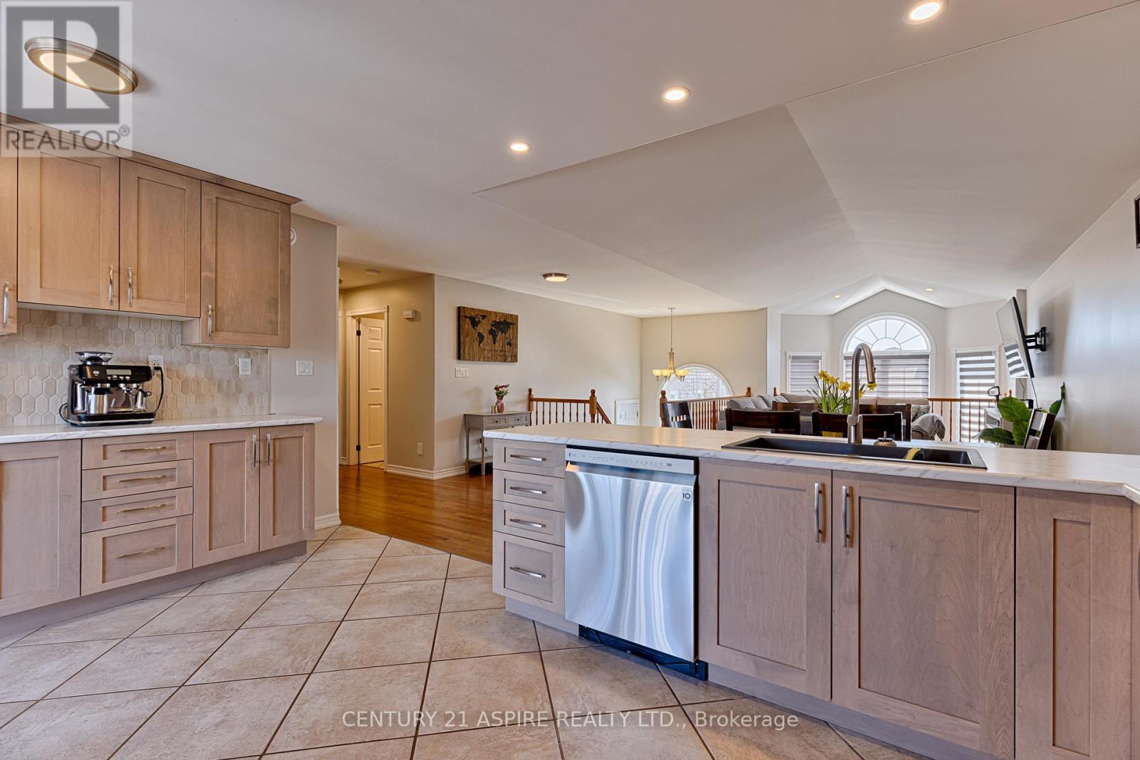 1030 Limestone Trail, Petawawa, Ontario  K8H 0A5 - Photo 7 - X12978838