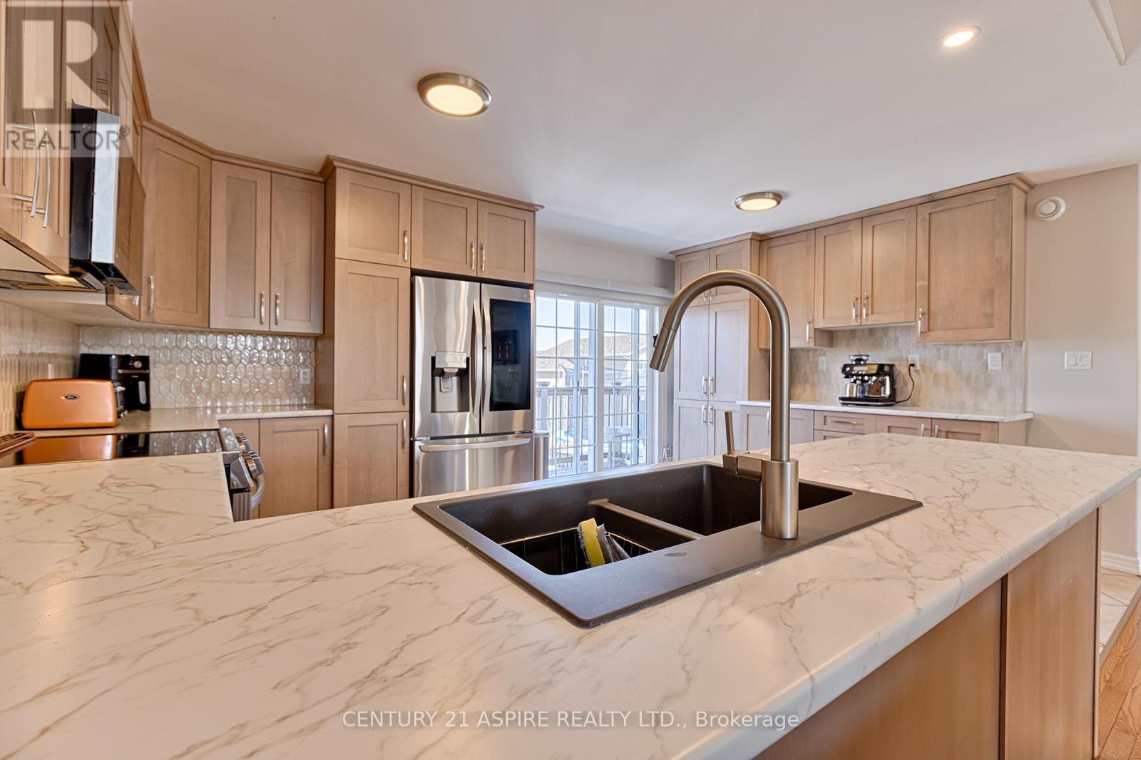 1030 Limestone Trail, Petawawa, Ontario  K8H 0A5 - Photo 9 - X12978838