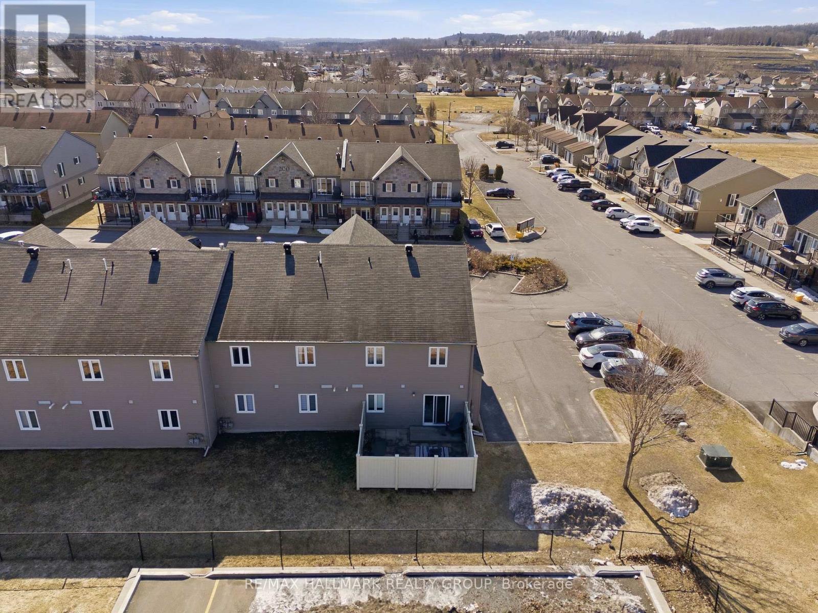 401 - 201 Eliot Street, Clarence-Rockland, Ontario K4K 0G5 - Photo 2 - X12978832