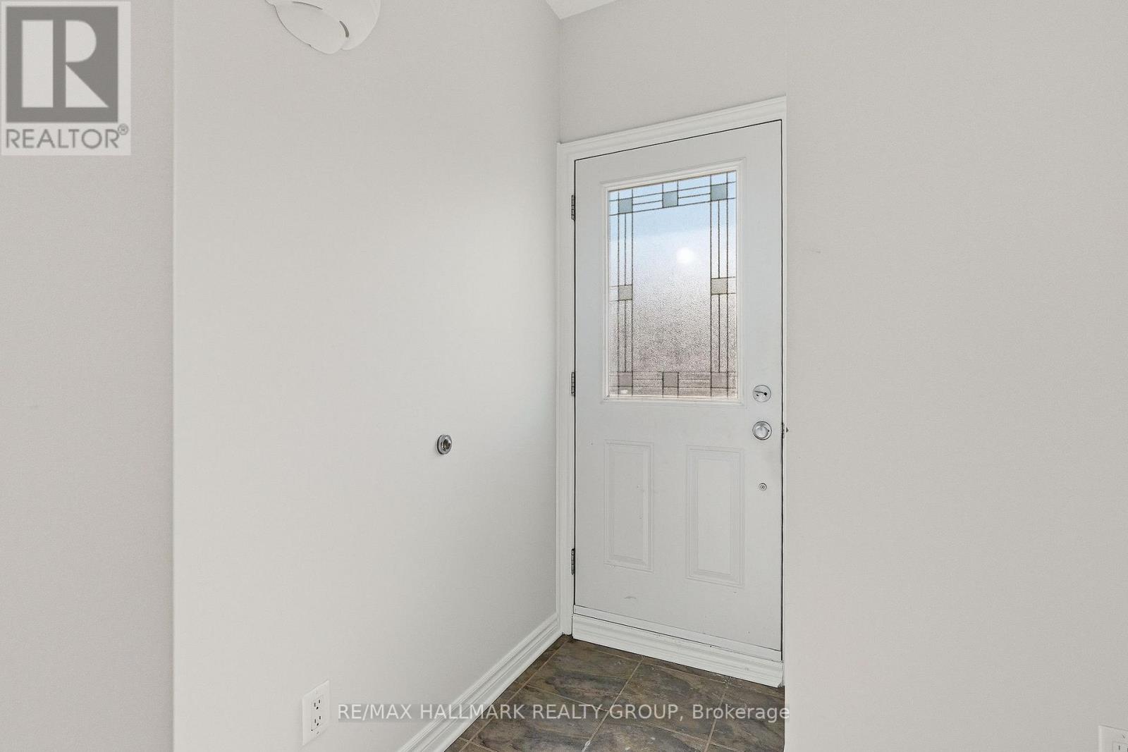 401 - 201 Eliot Street, Clarence-Rockland, Ontario K4K 0G5 - Photo 6 - X12978832