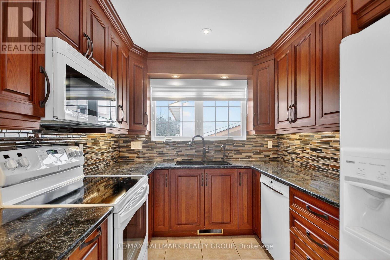 1050 Plante Drive, Ottawa, Ontario  K1V 9E6 - Photo 12 - X12978866