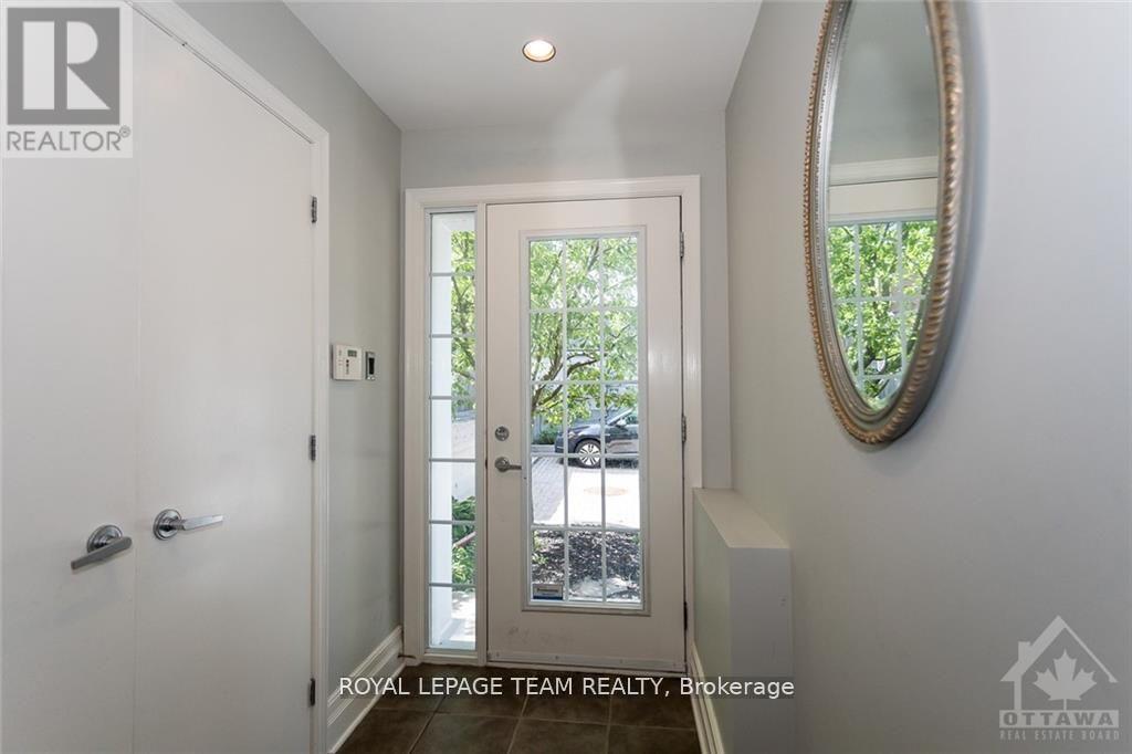 100 Applegate Private, Ottawa, Ontario  K1Y 1L3 - Photo 3 - X12978902