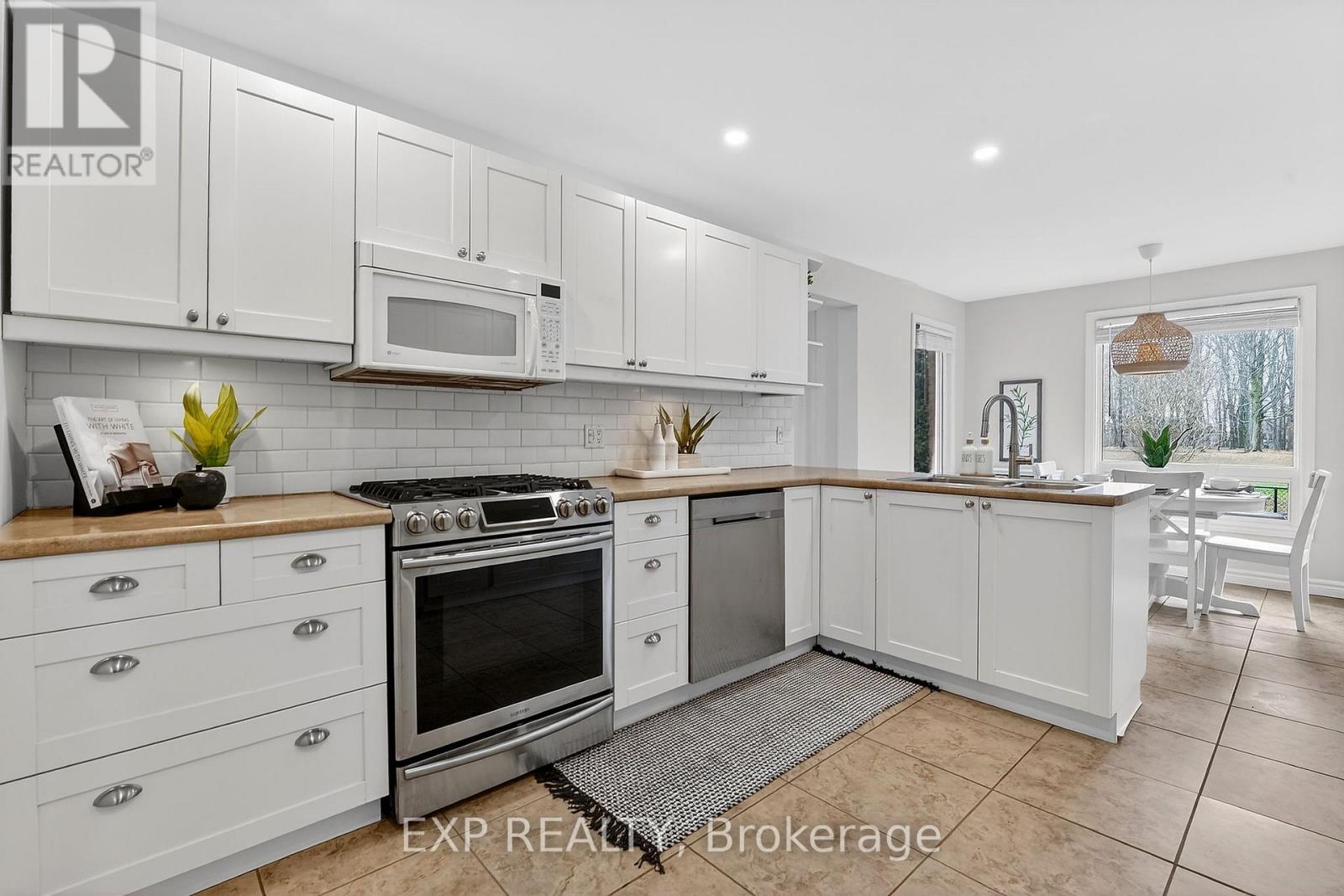 28 Northwood Drive, Welland, Ontario  L3C 6R6 - Photo 7 - X12978774