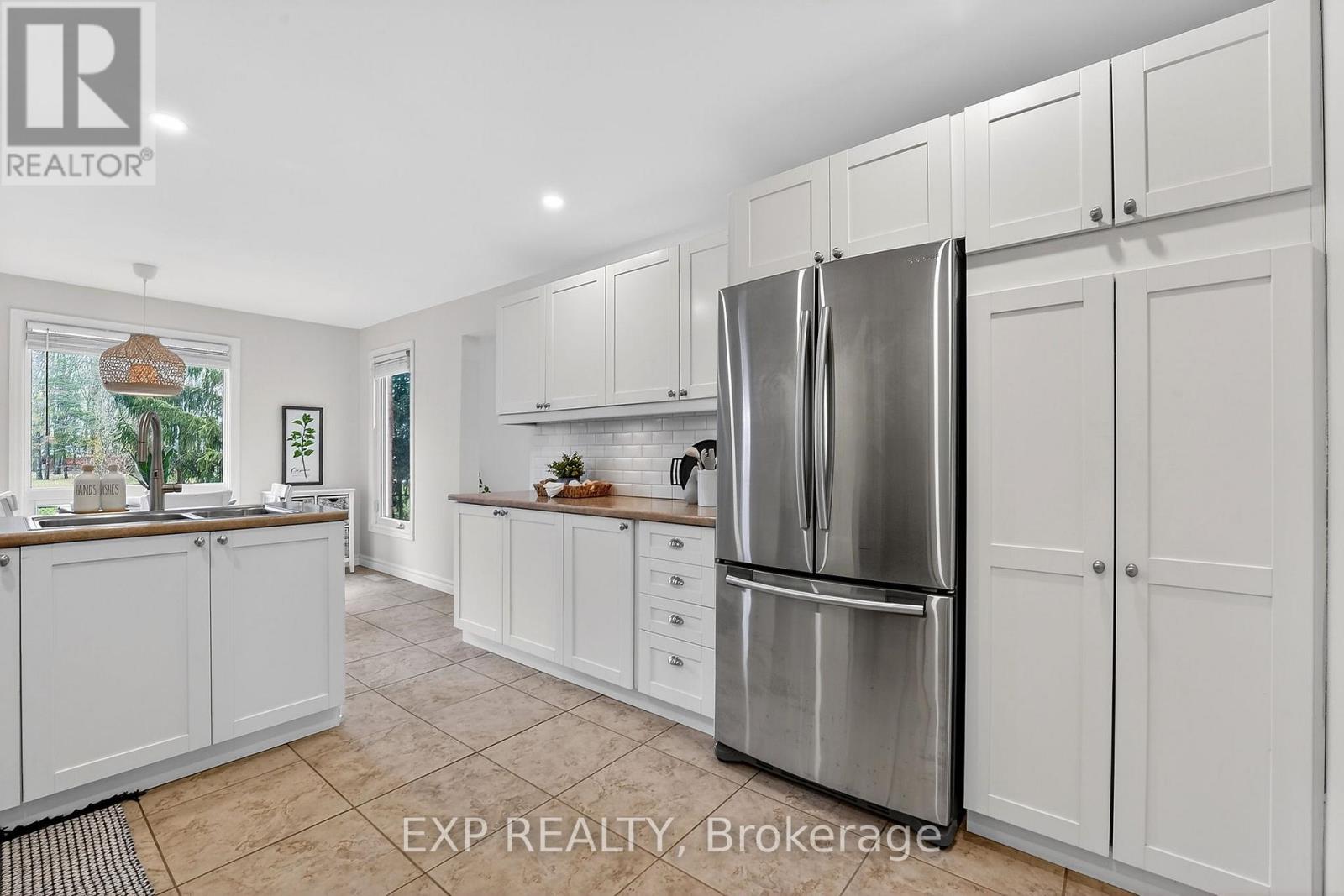 28 Northwood Drive, Welland, Ontario  L3C 6R6 - Photo 8 - X12978774