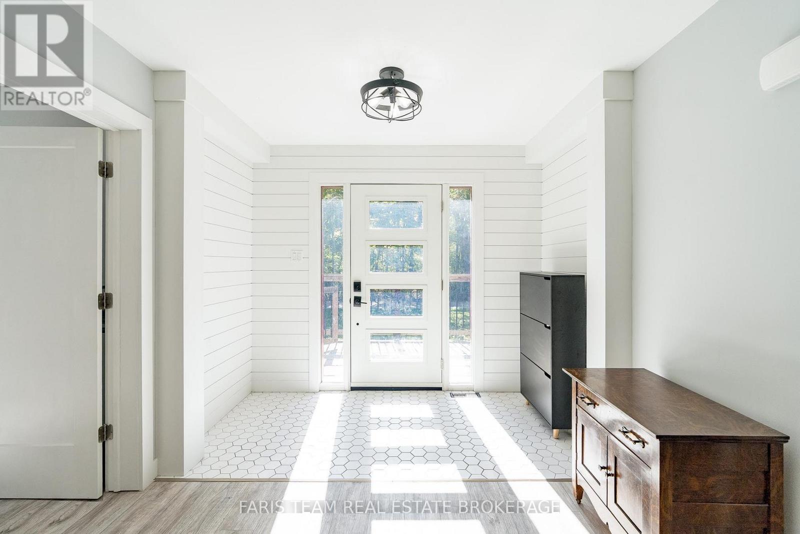 1844 Oakwood Road, Innisfil, Ontario  L9S 2W1 - Photo 4 - N12778478