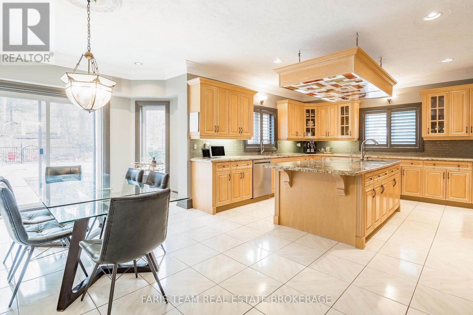 1762 Wilkinson Street, Innisfil, Ontario  L9S 1X3 - Photo 7 - N12792548