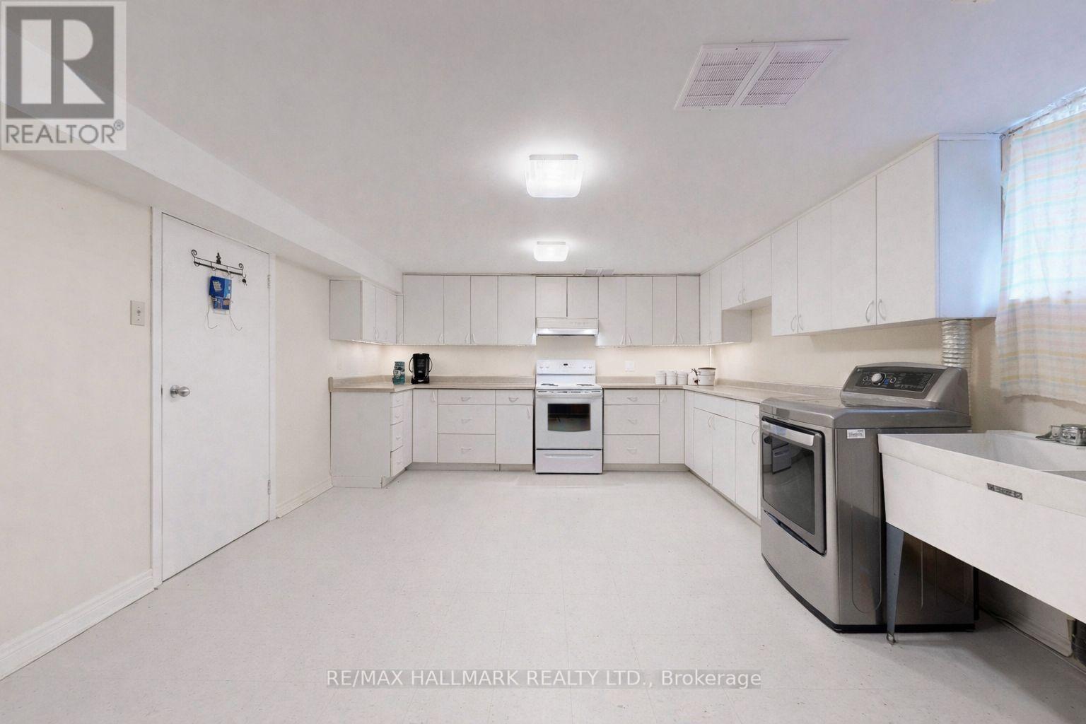 101 Leyburn Avenue, Richmond Hill, Ontario  L4C 0J6 - Photo 17 - N12941474